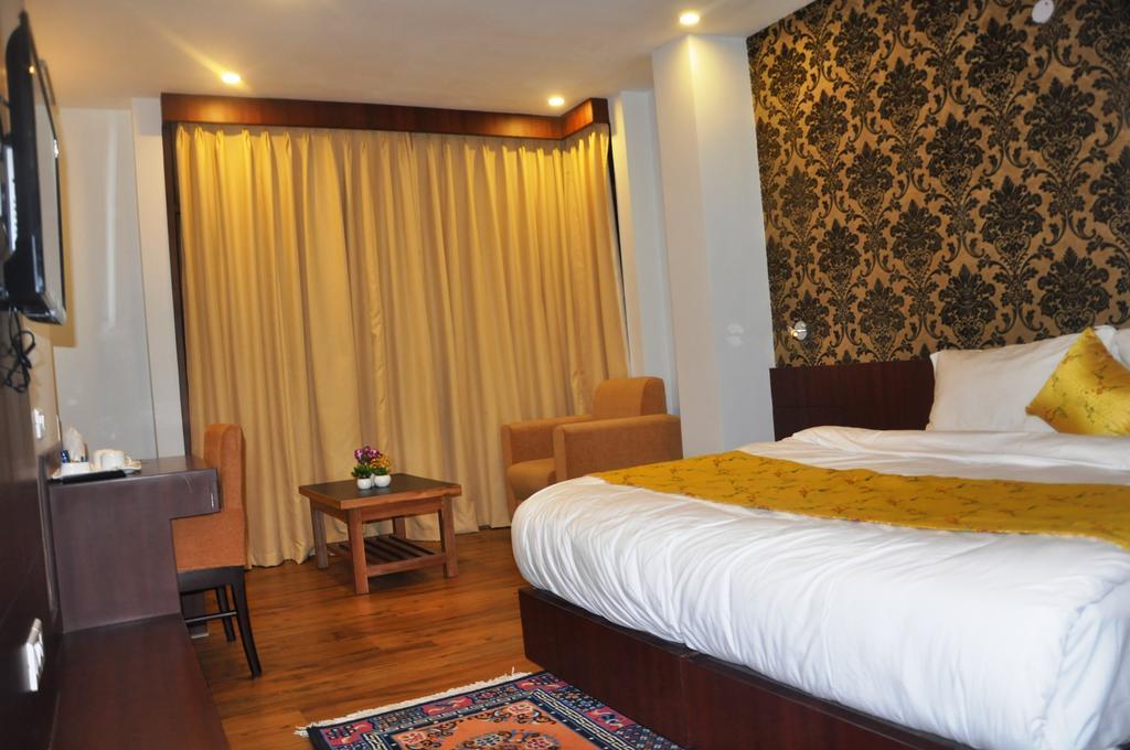 The Golden Crest Hotel Gangtok Buitenkant foto
