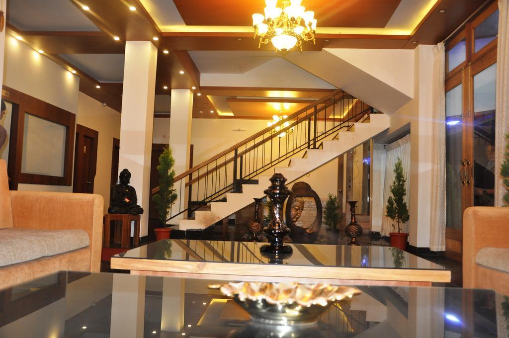 The Golden Crest Hotel Gangtok Buitenkant foto