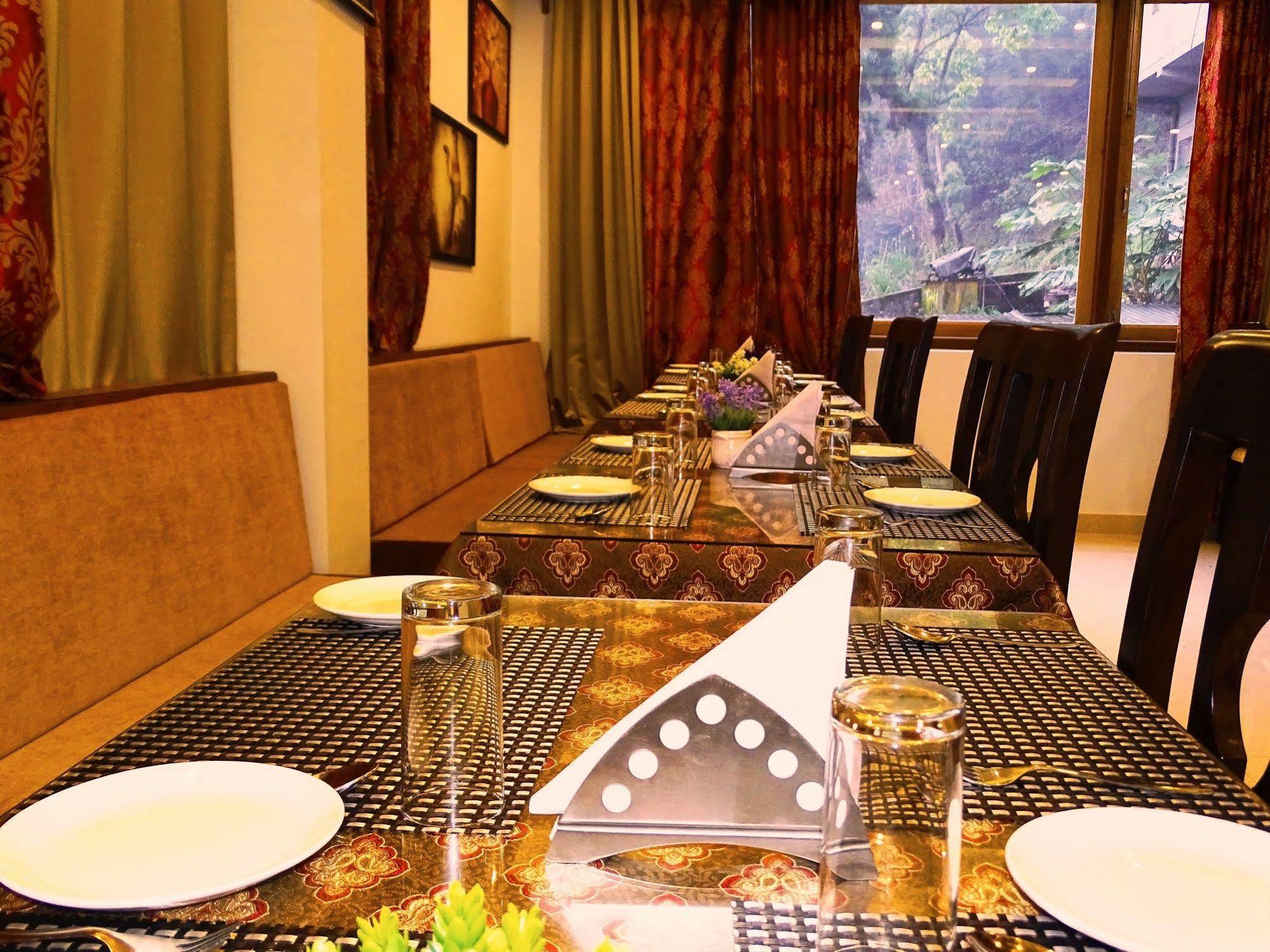 The Golden Crest Hotel Gangtok Buitenkant foto
