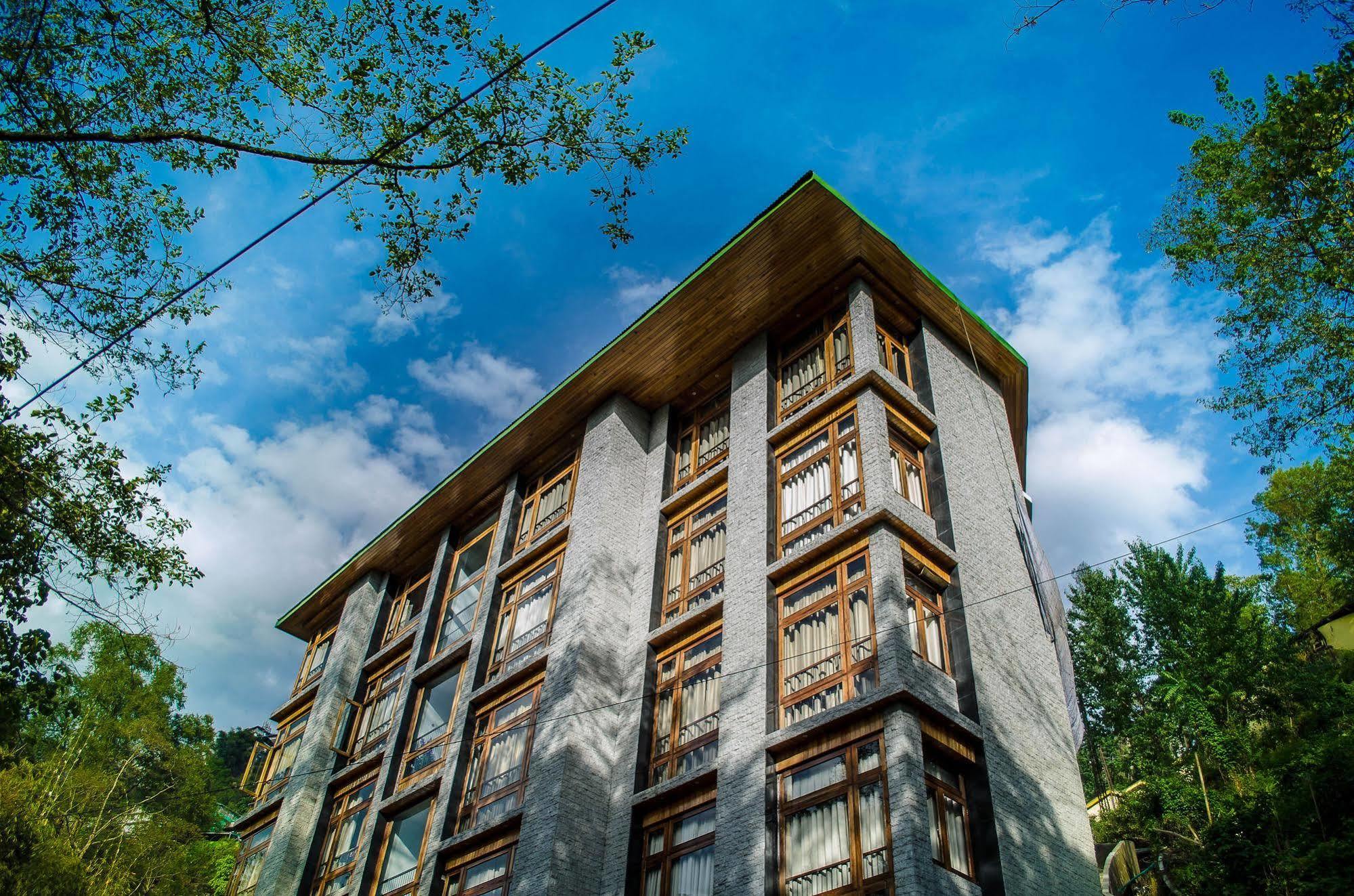 The Golden Crest Hotel Gangtok Buitenkant foto