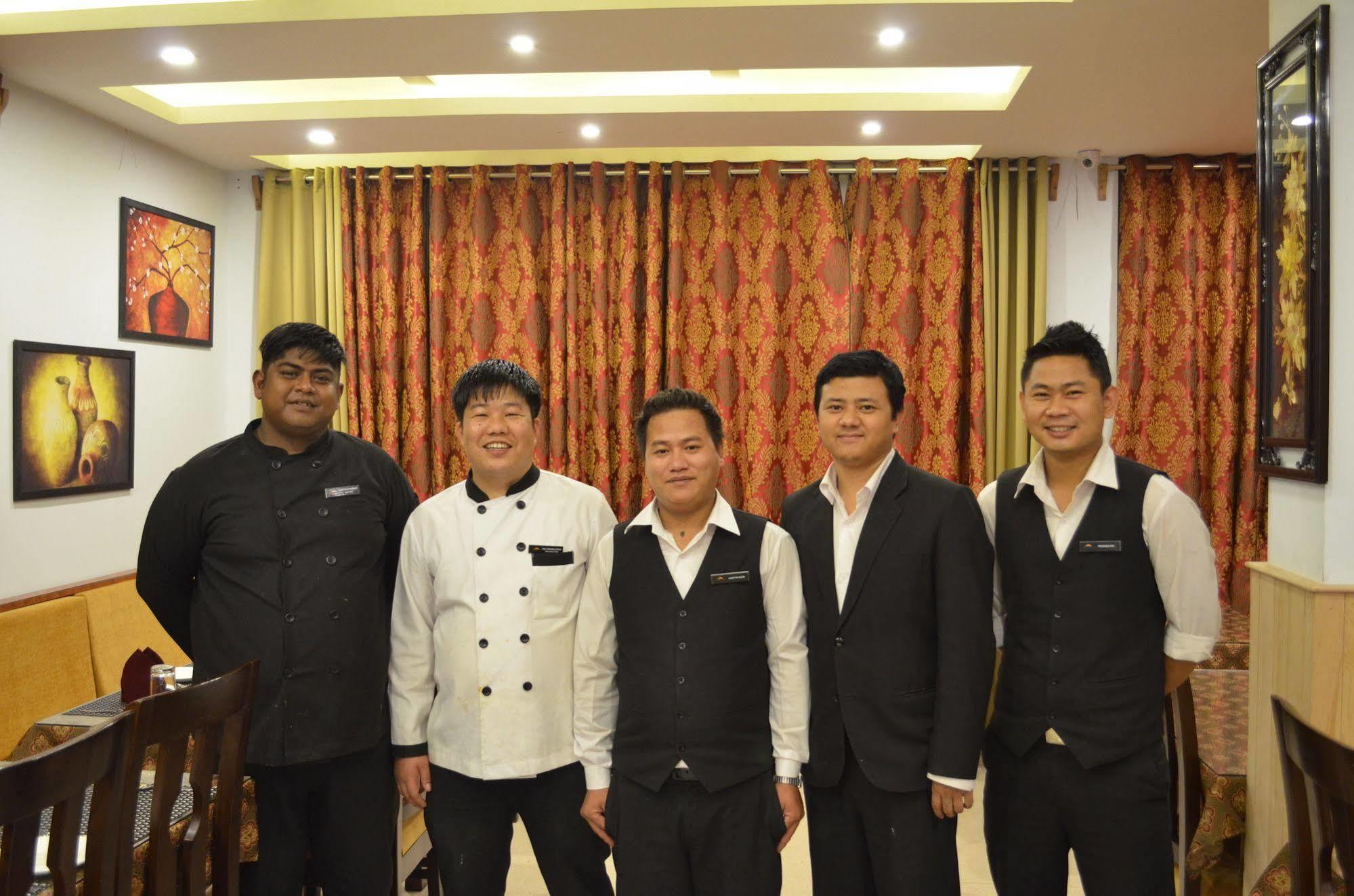 The Golden Crest Hotel Gangtok Buitenkant foto
